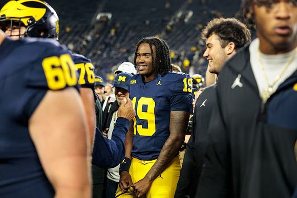 Bryce Underwood (19) and Michigan Team