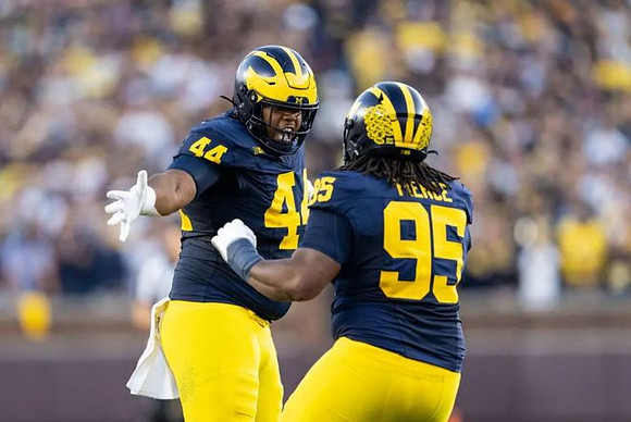 Damon Payne (44) and Trey Pierce (95)