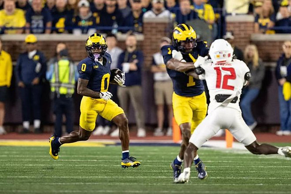Semaj Morgan (0) and Donaven McCulley (1)