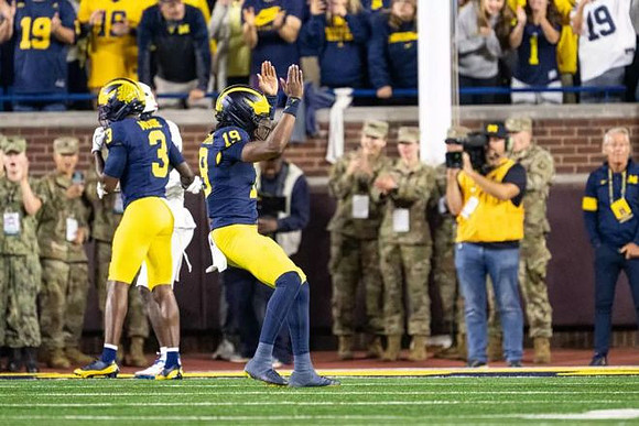 Fredrick Moore (3) and Bryce Underwood (19)