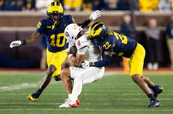 Zeke Berry (10) and Elijah Dotson (22)