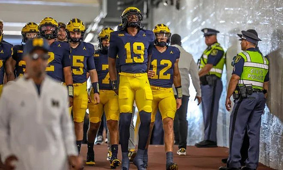 Bryce Underwood (19) and Michigan Team