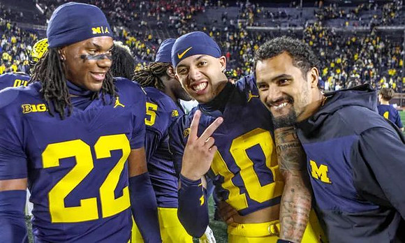 Justice Haynes (22), Kendrick Bell (10), and Ronnie Bell