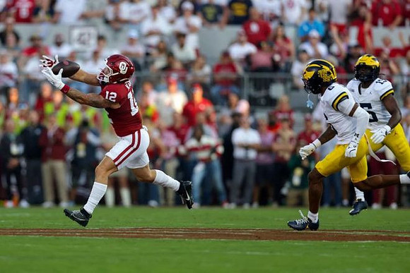 Derrick Moore (8) and Ernest Hausmann (15)