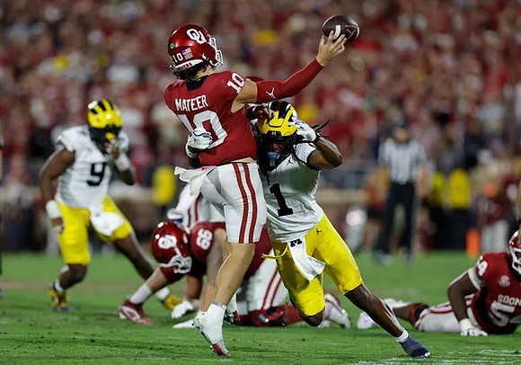Tré Williams (0) and Jaishawn Barham (1)