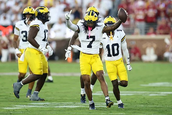 Enow Etta (17), TJ Metcalf (7), and Zeke Berry (10)