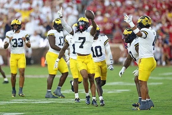 Dominic Nichols (33), Enow Etta (17), TJ Metcalf (7), Zeke Berry (10), Tré Williams (0), and TJ Guy (4)