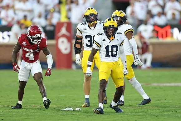 Jimmy Rolder (30) and Zeke Berry (10)