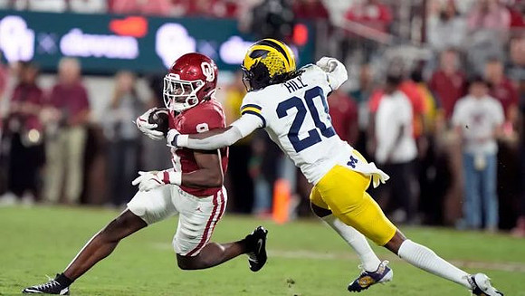 Jyaire Hill (20)