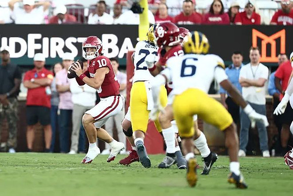 Rayshaun Benny (26) and Brandyn Hillman (6)