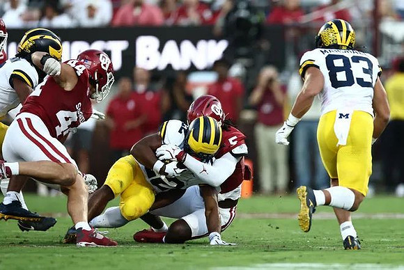 Jordan Marshall (23) and Zack Marshall (83)