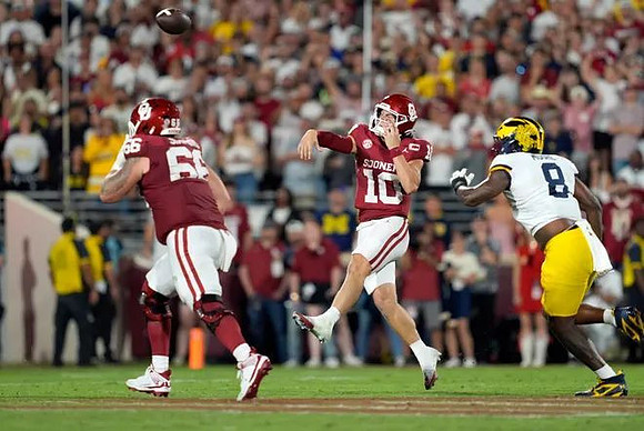 Derrick Moore (8)