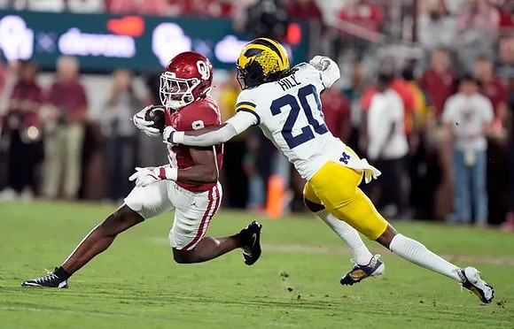 Jyaire Hill (20)