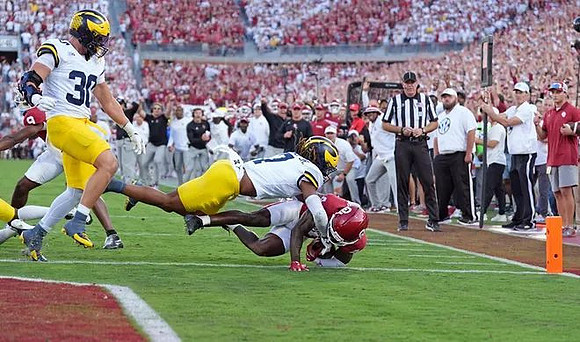 Jimmy Rolder (30) and TJ Metcalf (7)