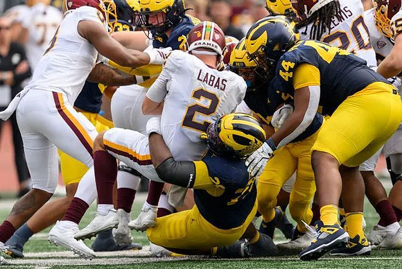 Rayshaun Benny (26) and Damon Payne (44)