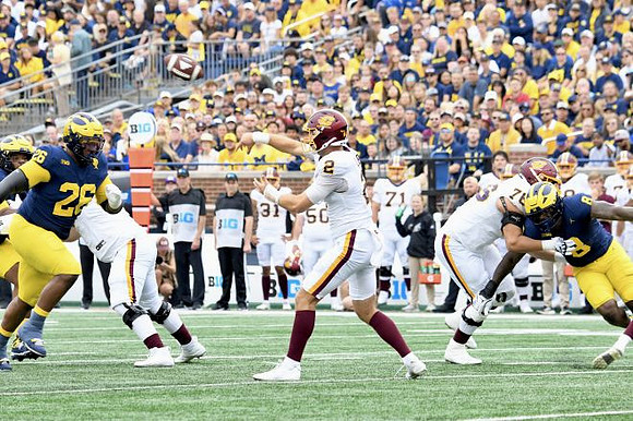 Rayshaun Benny (26) and Derrick Moore (8)