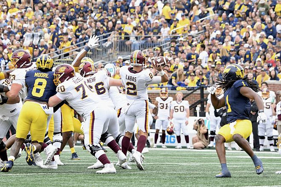 Derrick Moore (8) and Jaishawn Barham (1)