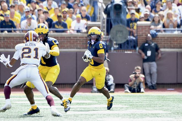 Donaven McCulley (1) and Semaj Morgan (0)