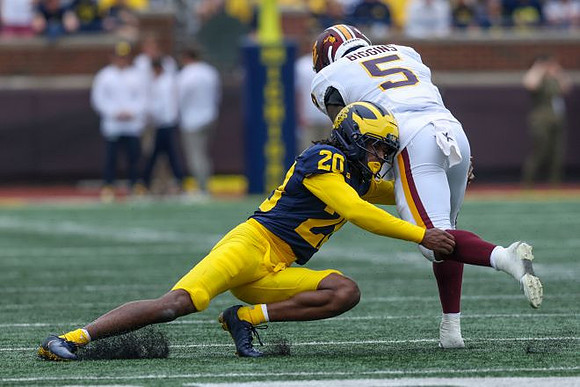Jyaire Hill (20)