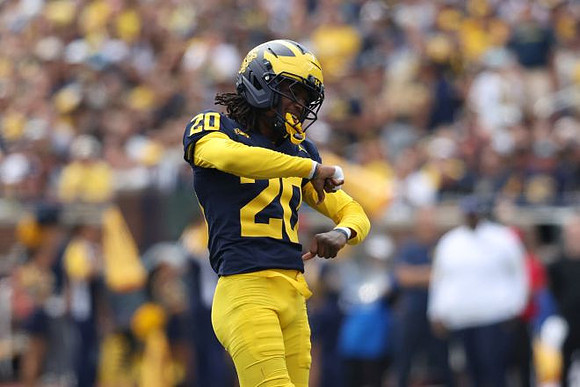 Jyaire Hill (20)