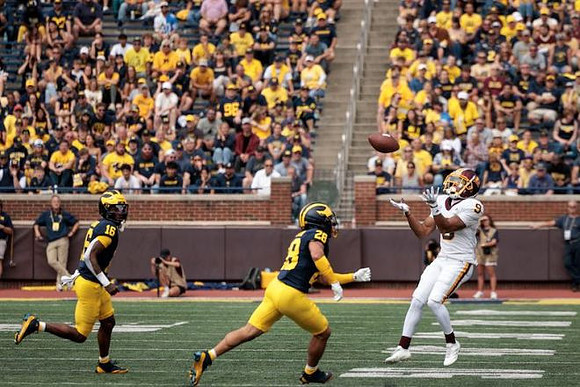 Jo'Ziah Edmond (16) and Kainoa Winston (28)