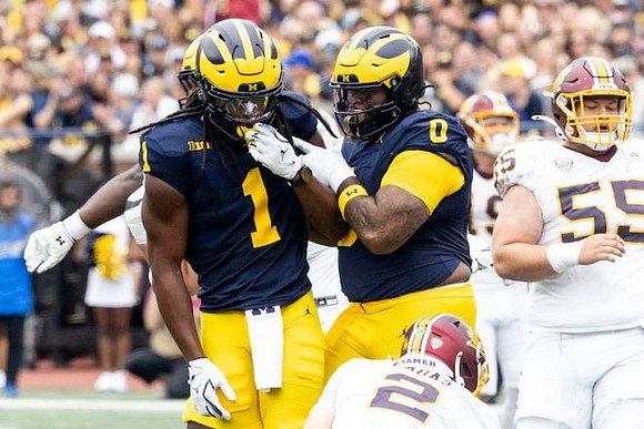 Jaishawn Barham (1) and Tré Williams (0)