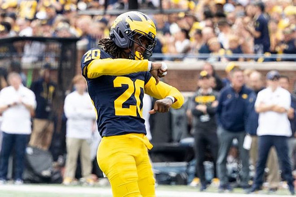 Jyaire Hill (20)