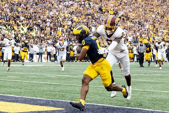 Semaj Morgan (0) and Justice Haynes (22)