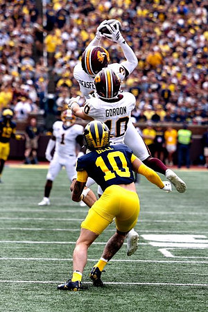 Kendrick Bell (10)