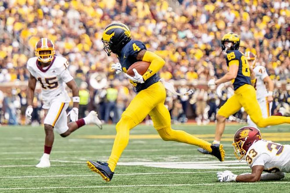 Andrew Marsh (4) and Logan Forbes (85)