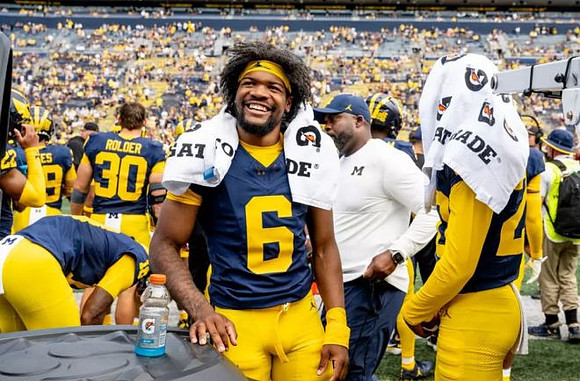 Brandyn Hillman (6) and Michigan Team