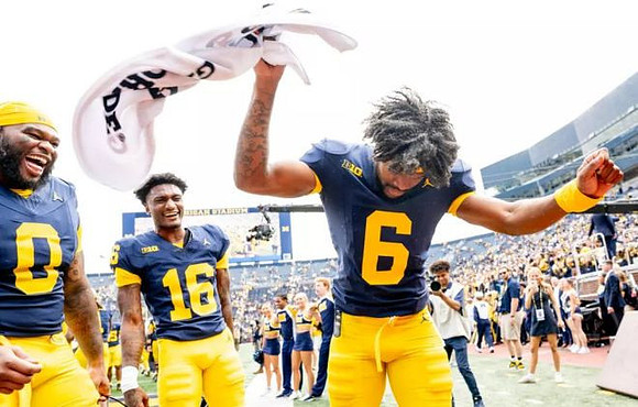 Tré Williams (0), Jo'Ziah Edmond (16), and Brandyn Hillman (6)