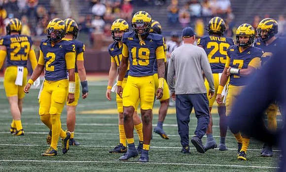 Bryce Underwood (19) and Michigan Team