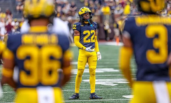 Elijah Dotson (22)