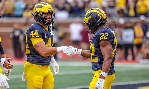 Max Bredeson (44) and Justice Haynes (22)