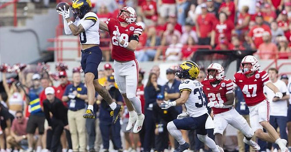 Semaj Morgan (0) and Joe Taylor (39)
