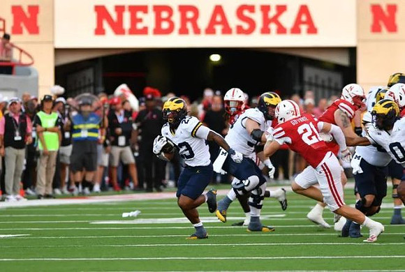 Jordan Marshall (23) and Semaj Morgan (0)