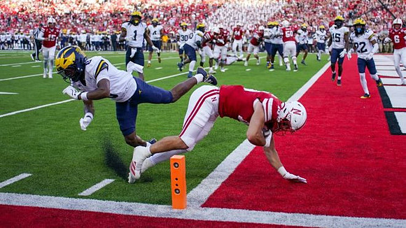 Brandyn Hillman (6) and Michigan Team