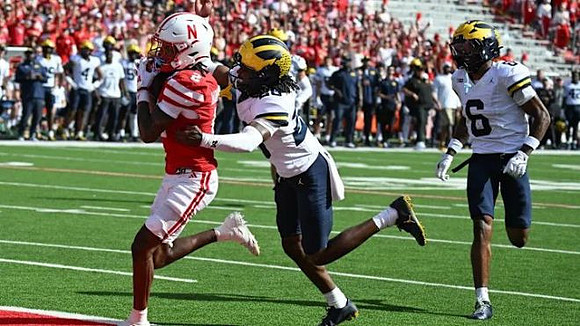 Jyaire Hill (20) and Brandyn Hillman (6)