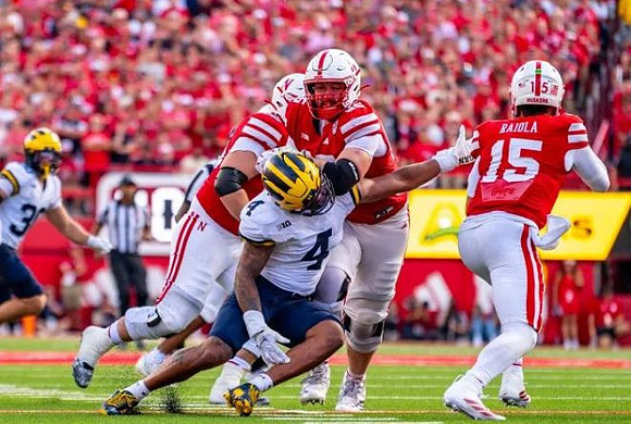 Jimmy Rolder (30) and TJ Guy (4)