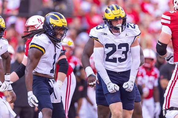 Jaishawn Barham (1) and Cole Sullivan (23)