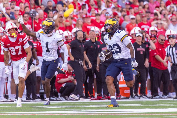 Donaven McCulley (1) and Jordan Marshall (23)