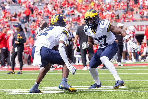 Shamari Earls (2) and Jayden Sanders (27)