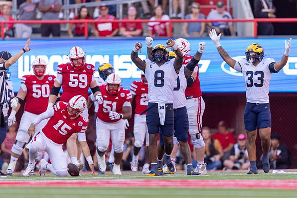 Derrick Moore (8) and Dominic Nichols (33)