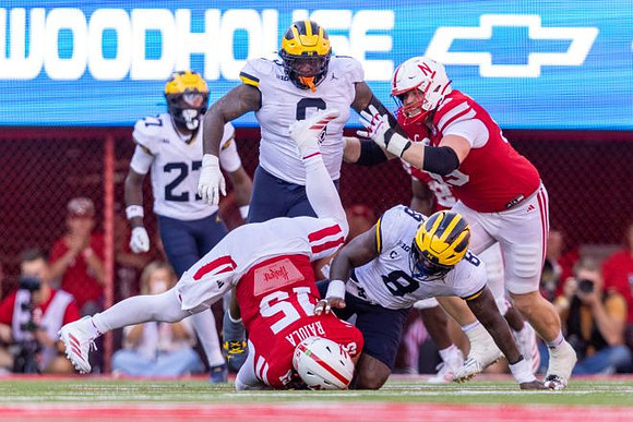 Jayden Sanders (27), Tré Williams (0), and Derrick Moore (8)