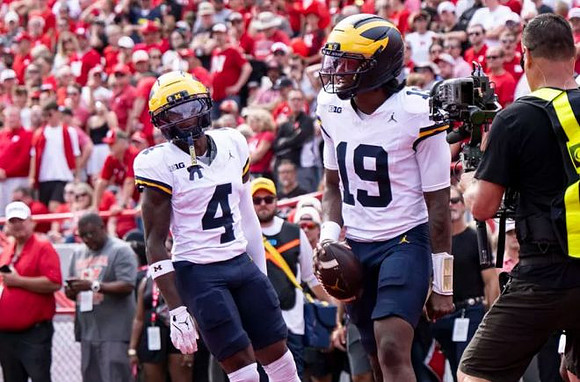 TJ Guy (4) and Rod Moore (19)