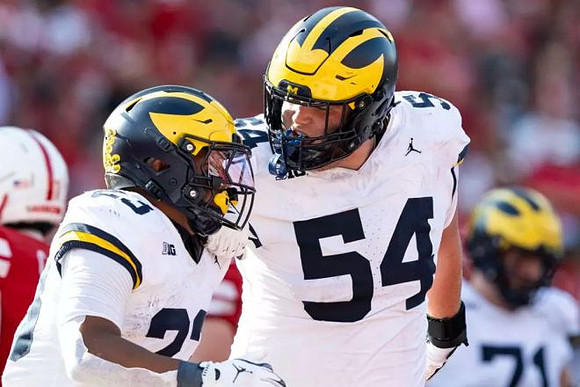 Justice Haynes (22) and Andrew Sprague (54)