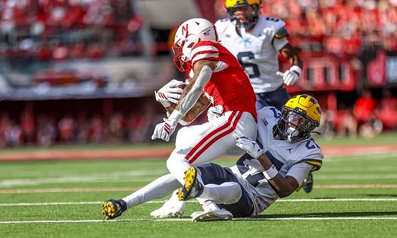 Jayden Sanders (27) and Brandyn Hillman (6)