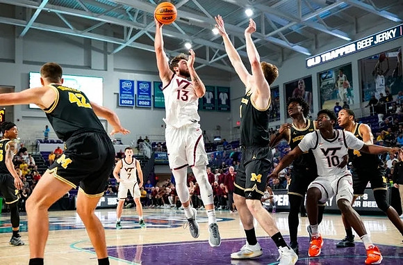Rubin Jones (15), Will Tschetter (42), Danny Wolf (1), L.J. Cason (2), and Nimari Burnett (4)