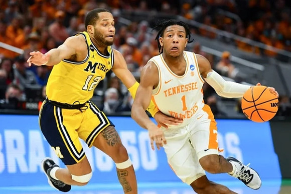 DeVante' Jones (12)